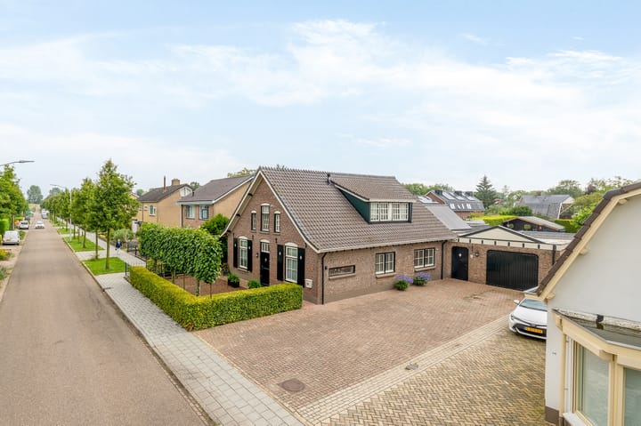 Photo 50 of Florastraat 36