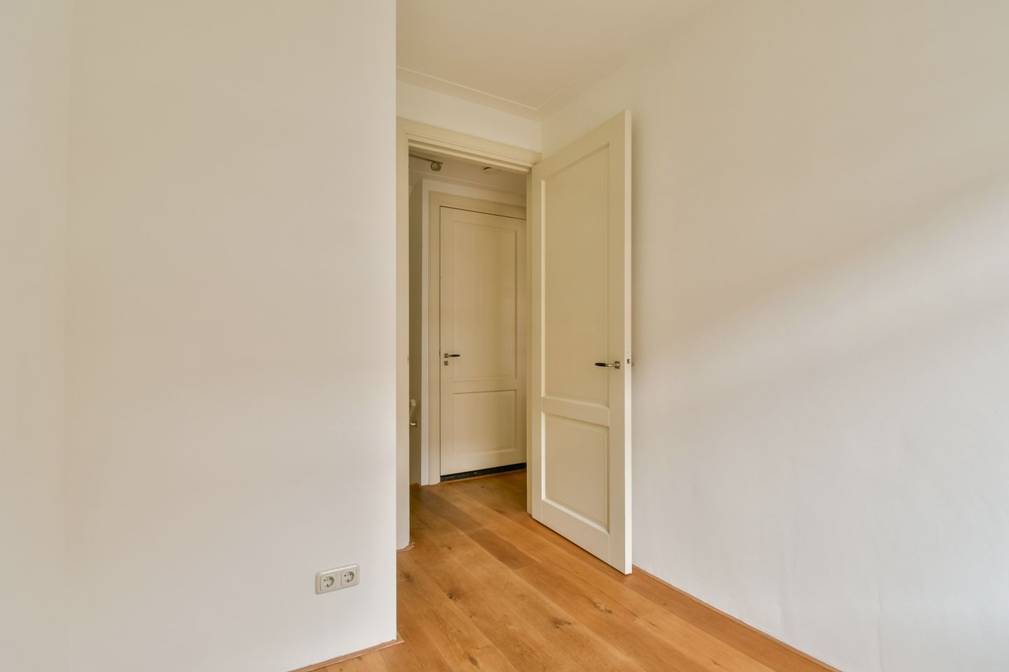 Photo 10 of Kromme Leimuidenstraat 6-2