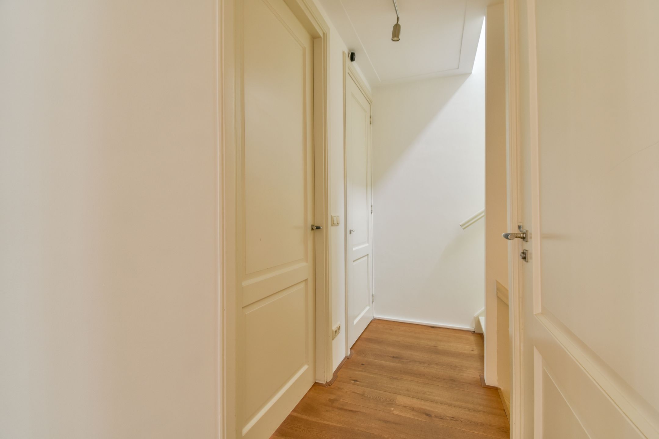 Photo 12 of Kromme Leimuidenstraat 6-2