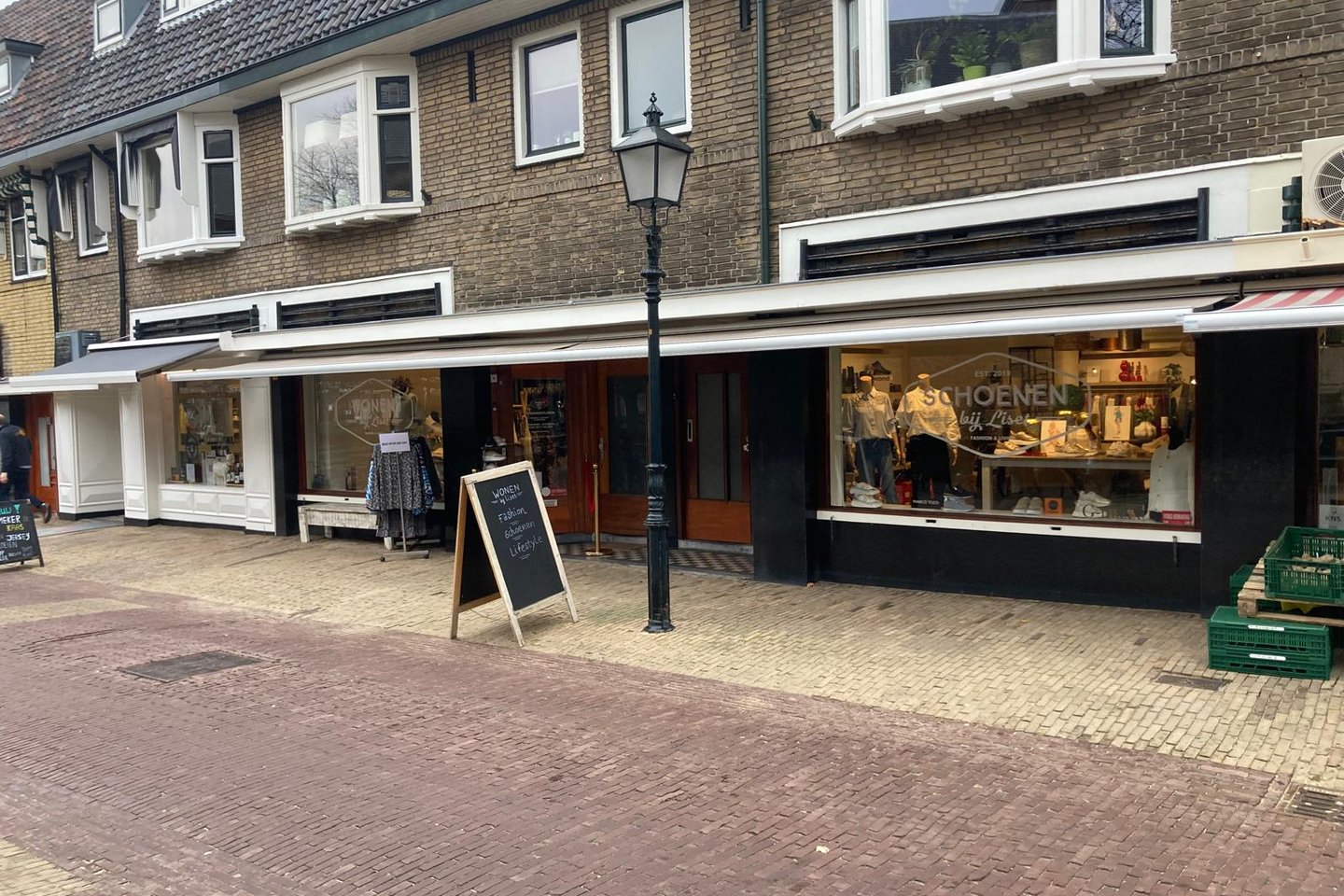 View photo 1 of van Schagenstraat 9