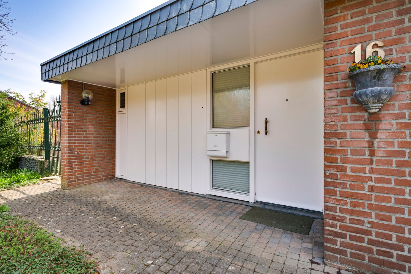 Photo 4 of Adriaen Brouwerstraat 16