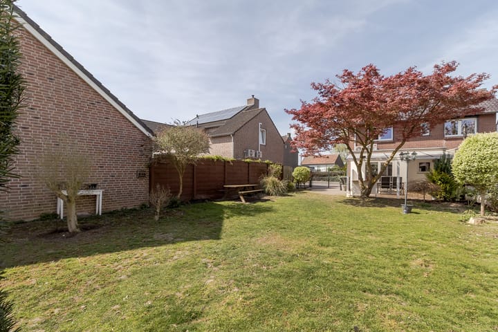 Photo 39 of Eindstraat 94