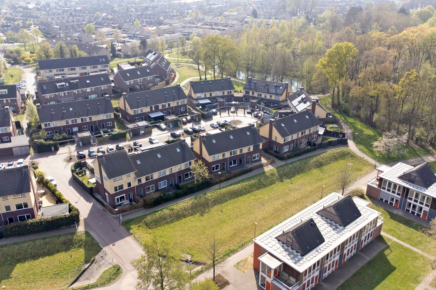 Photo 34 of Amerstraat 12