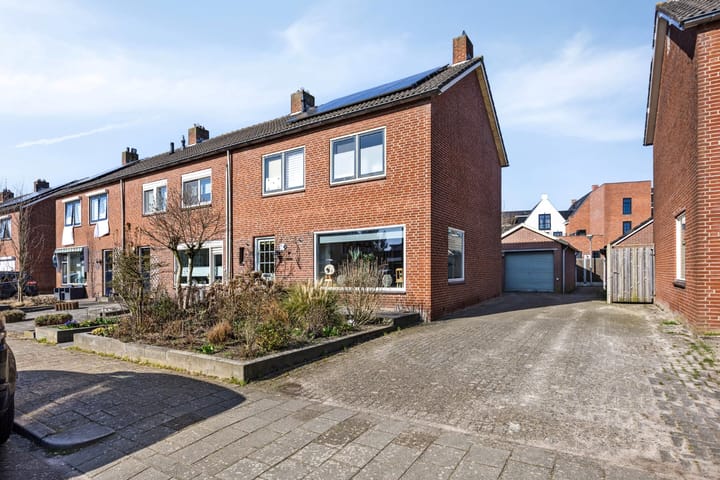 Foto 1 van Van Uitertstraat 38