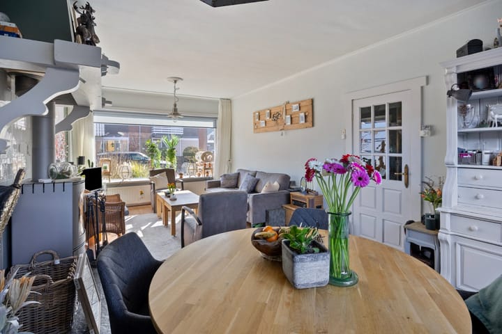 Foto 8 van Van Uitertstraat 38