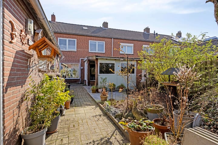 Foto 28 van Van Uitertstraat 38