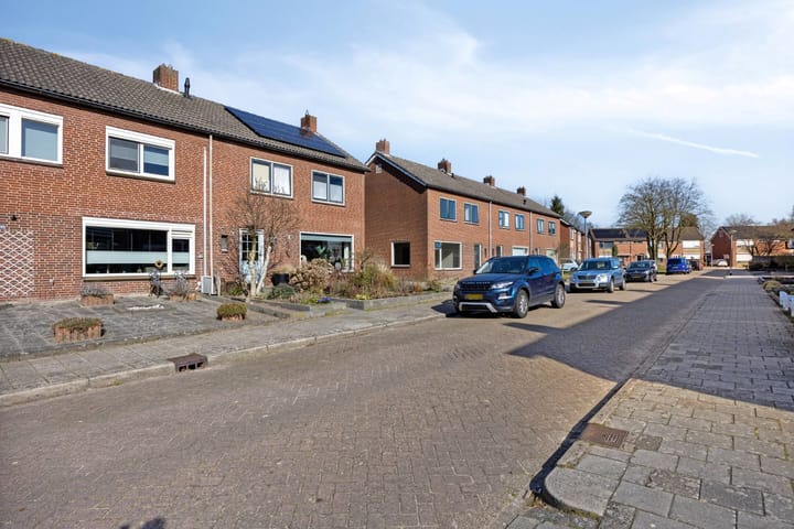 Foto 32 van Van Uitertstraat 38