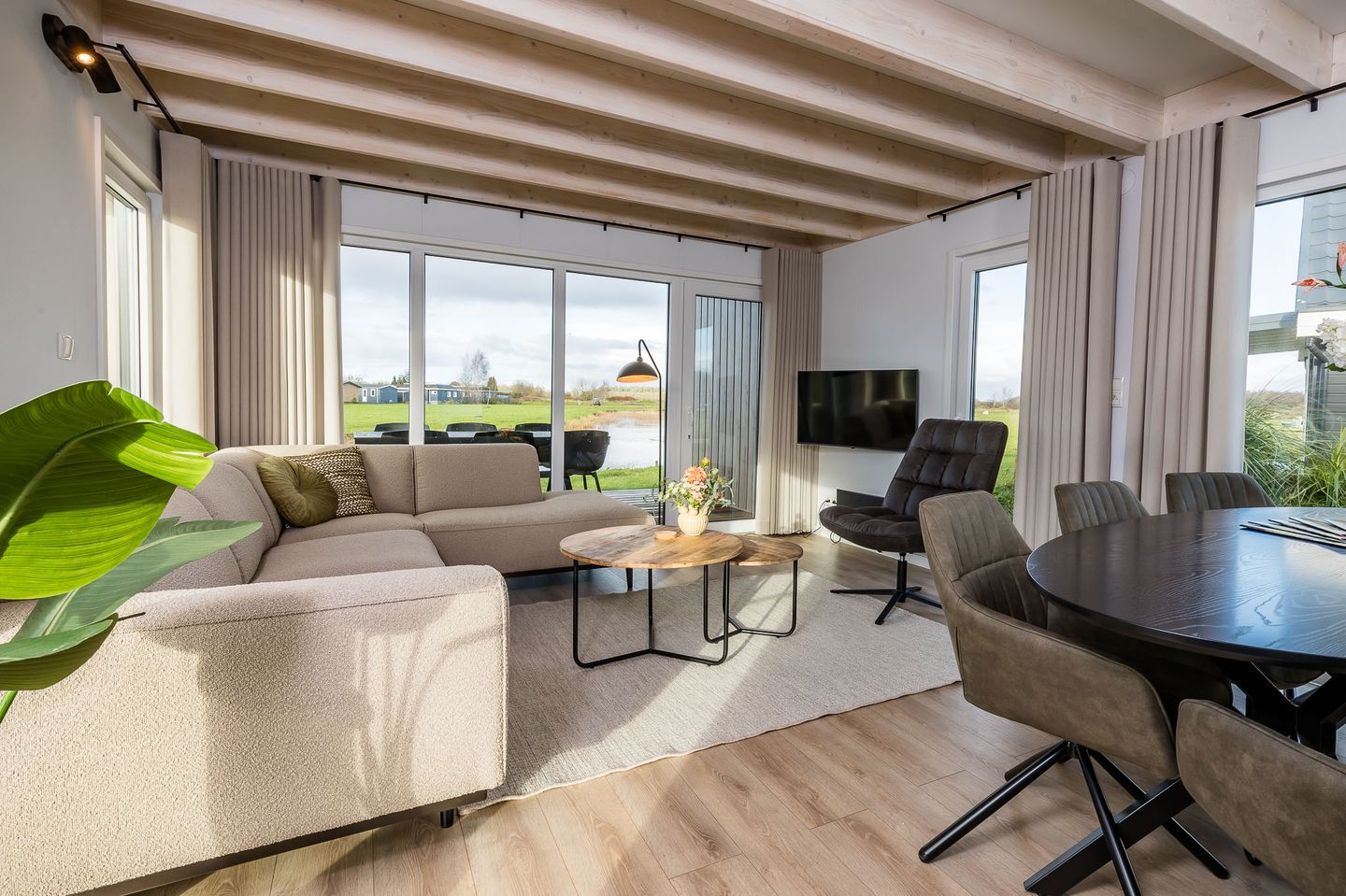 Photo 10 of Westdorperstraat 37-302