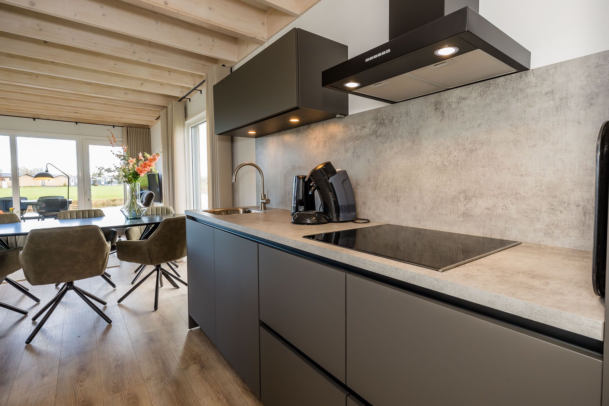 Photo 18 of Westdorperstraat 37-302