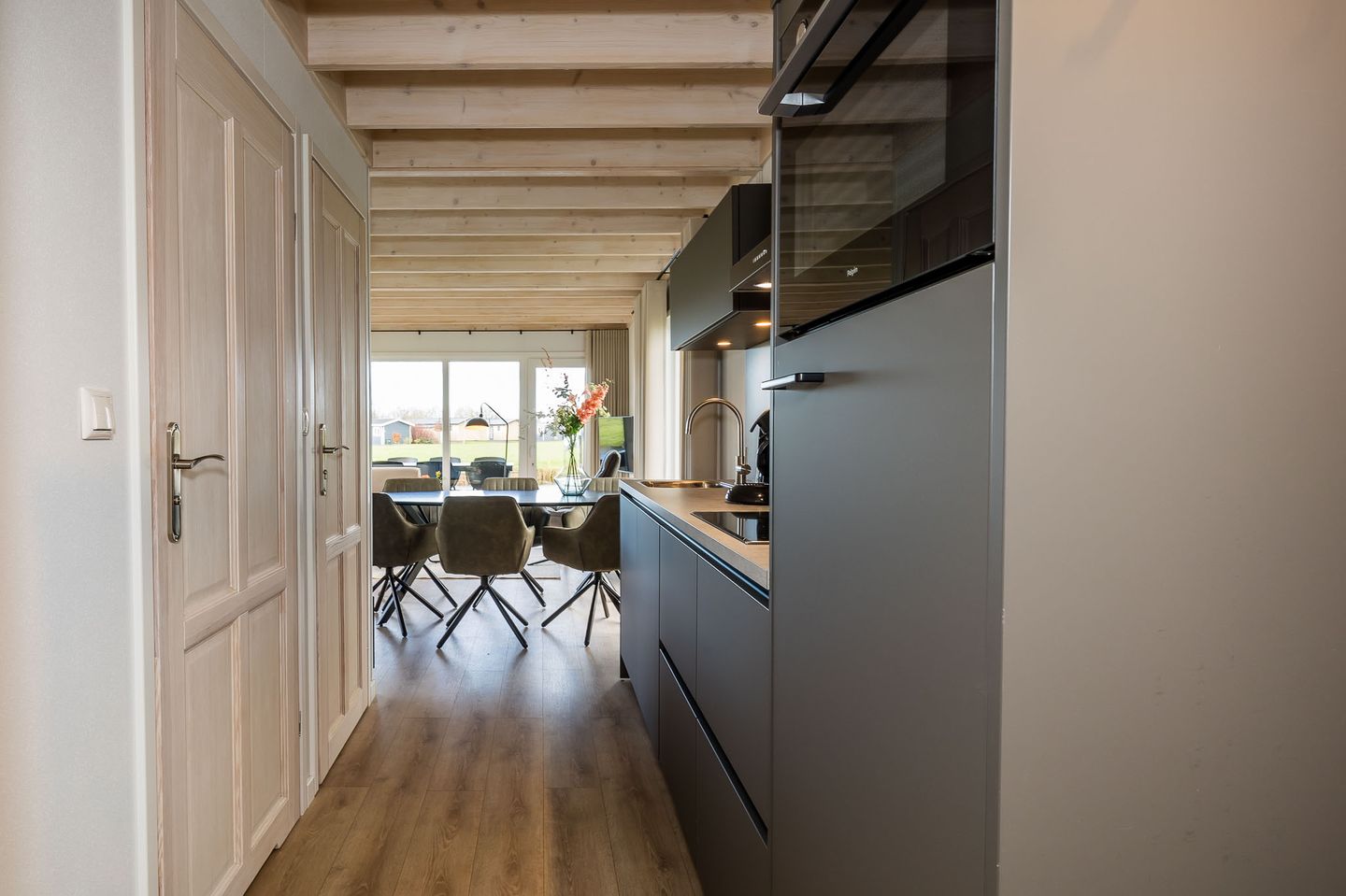 Photo 19 of Westdorperstraat 37-302