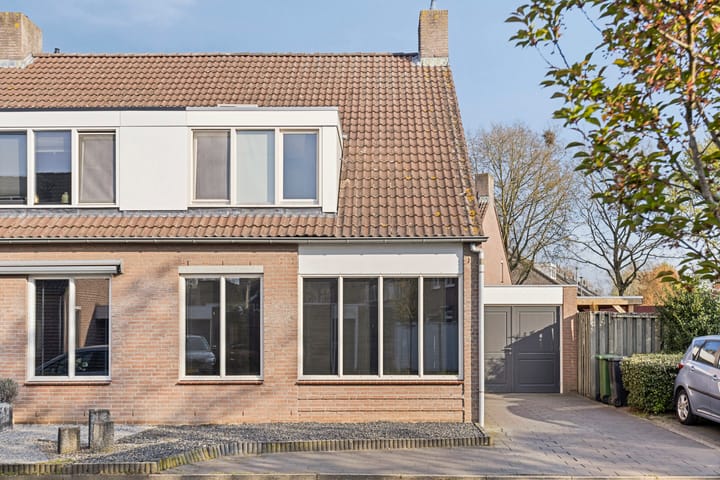 Foto 3 van Bartenweg 10