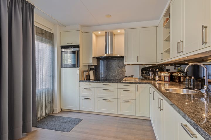 Foto 13 van Bartenweg 10