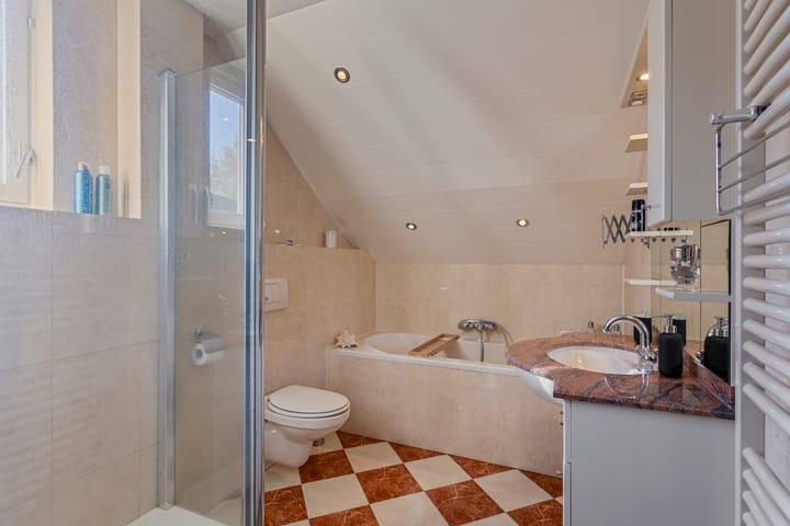 Foto 22 van Bartenweg 10