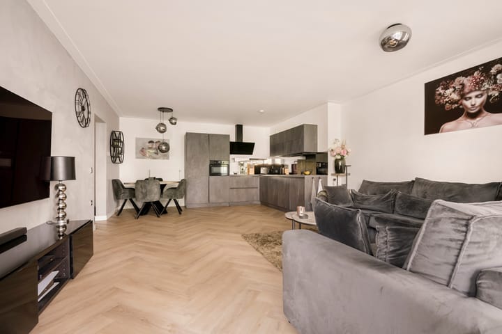 Photo 4 of Prattenburg 203