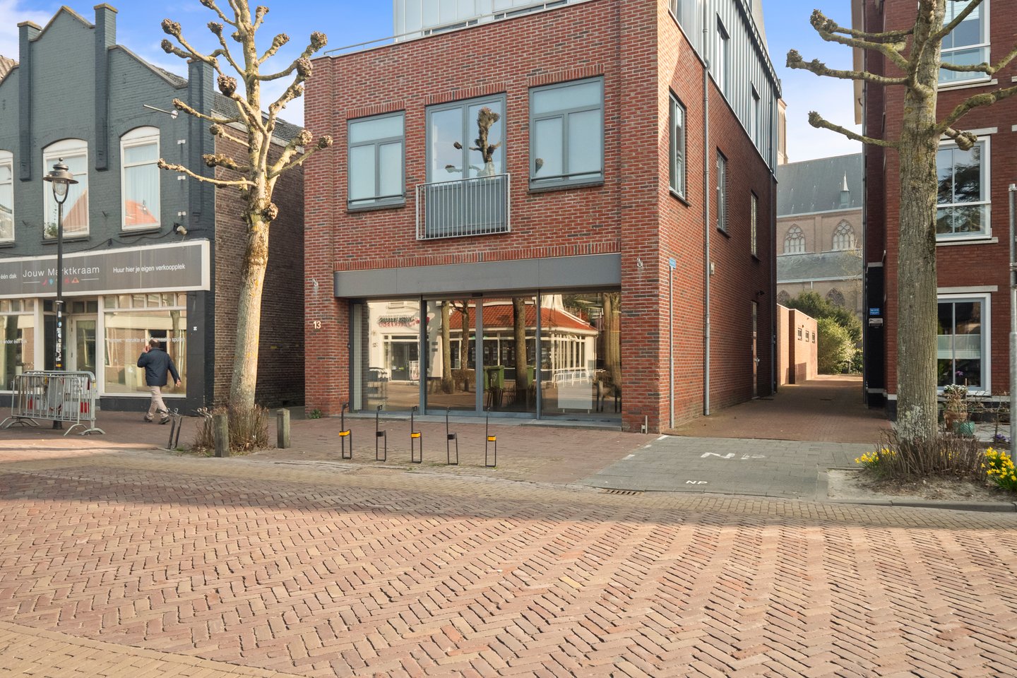 View photo 1 of Laan 13