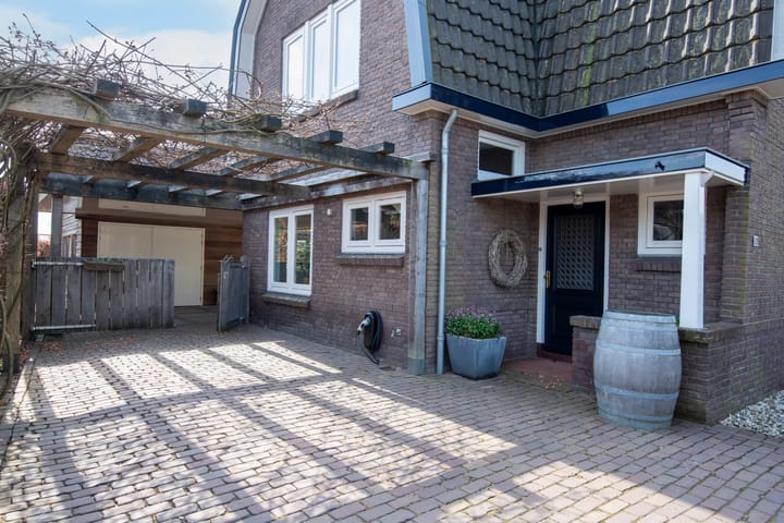 Photo 31 of Hoofdstraat 68