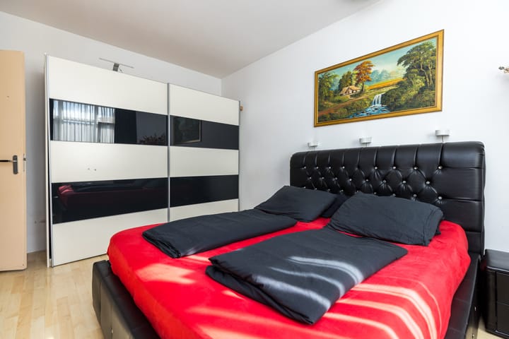 Photo 12 of Schaarsbergenstraat 80