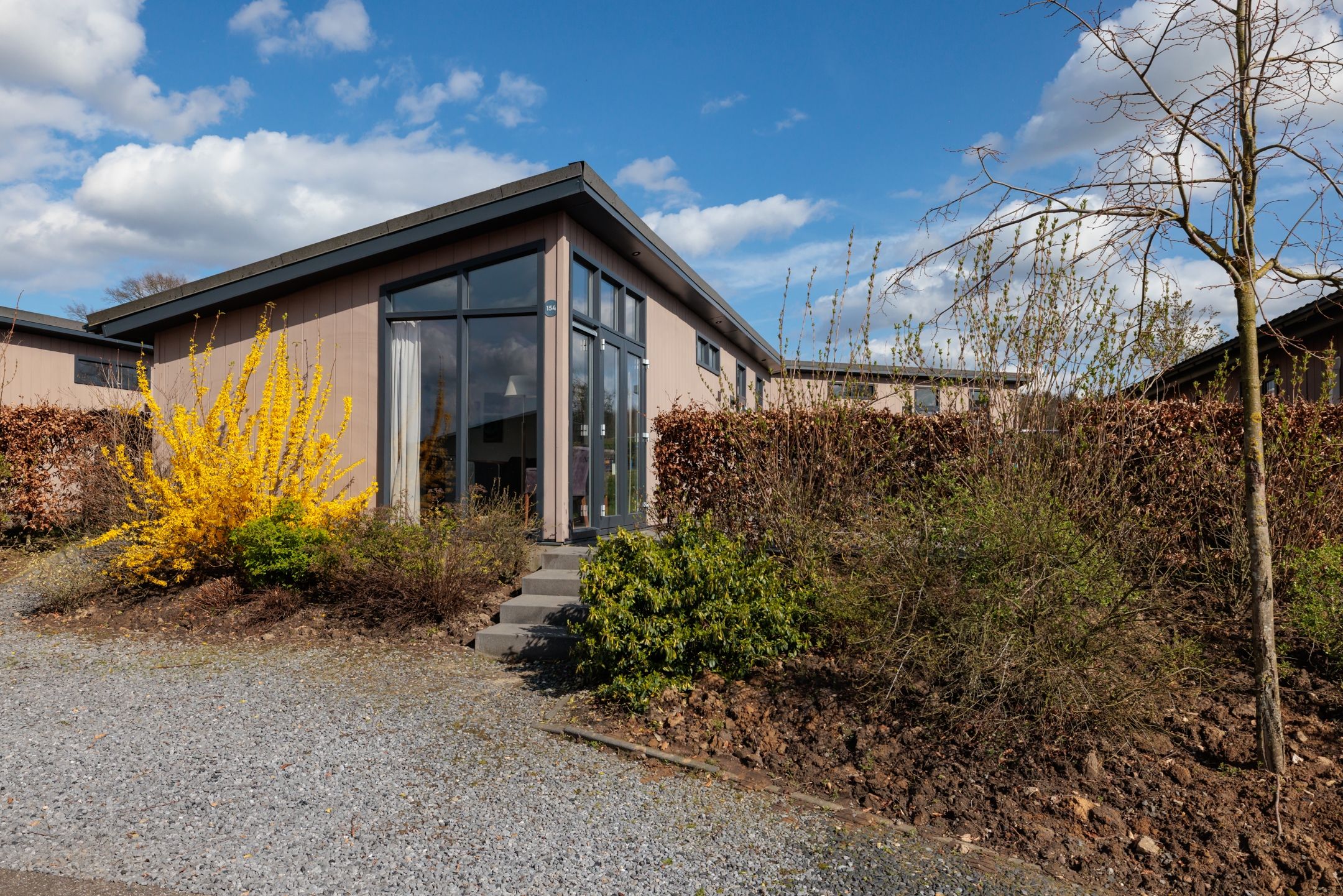 2-bedroom freehold villa in Schin op Geul — photo 1 of 5