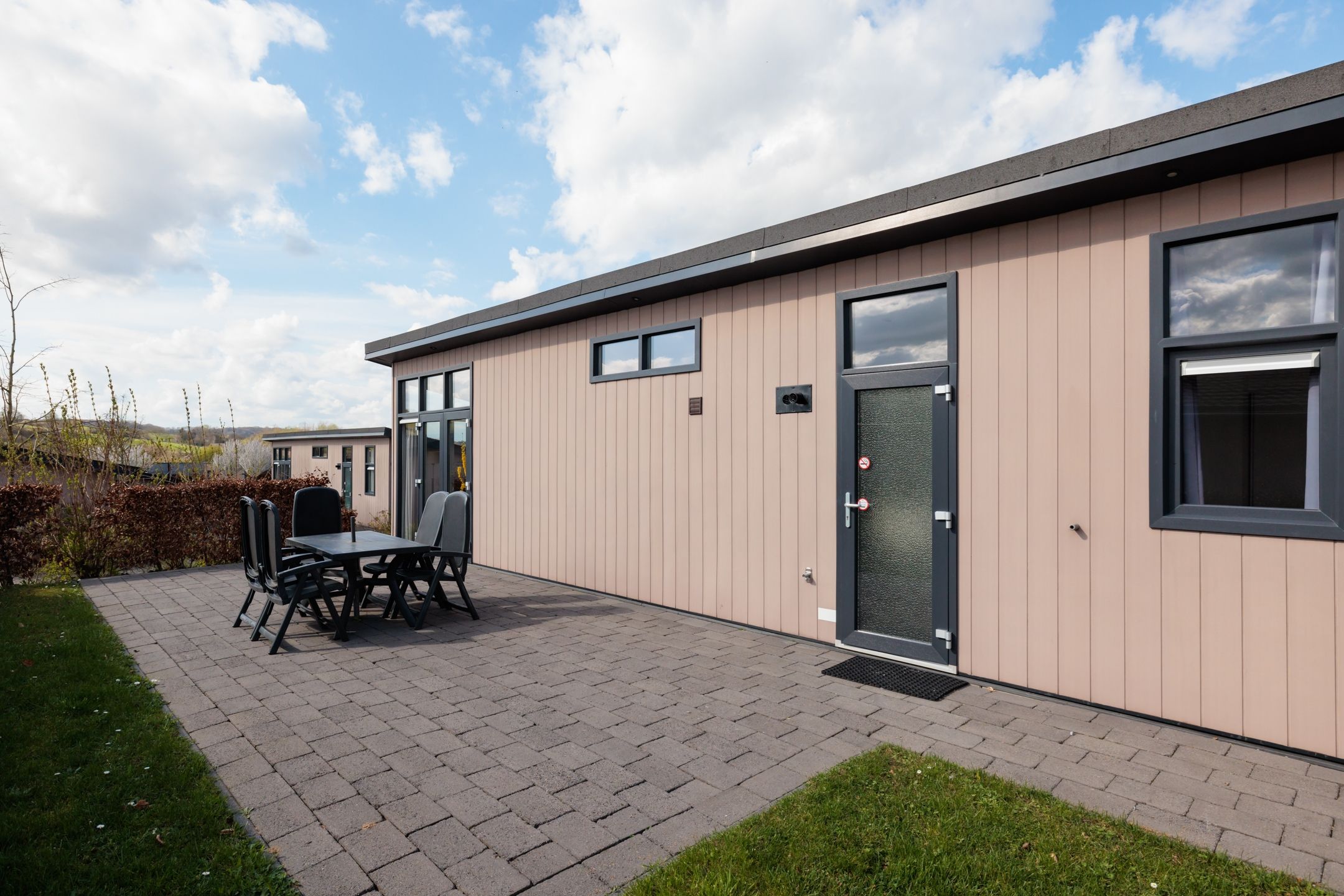 2-bedroom freehold villa in Schin op Geul — photo 2 of 5