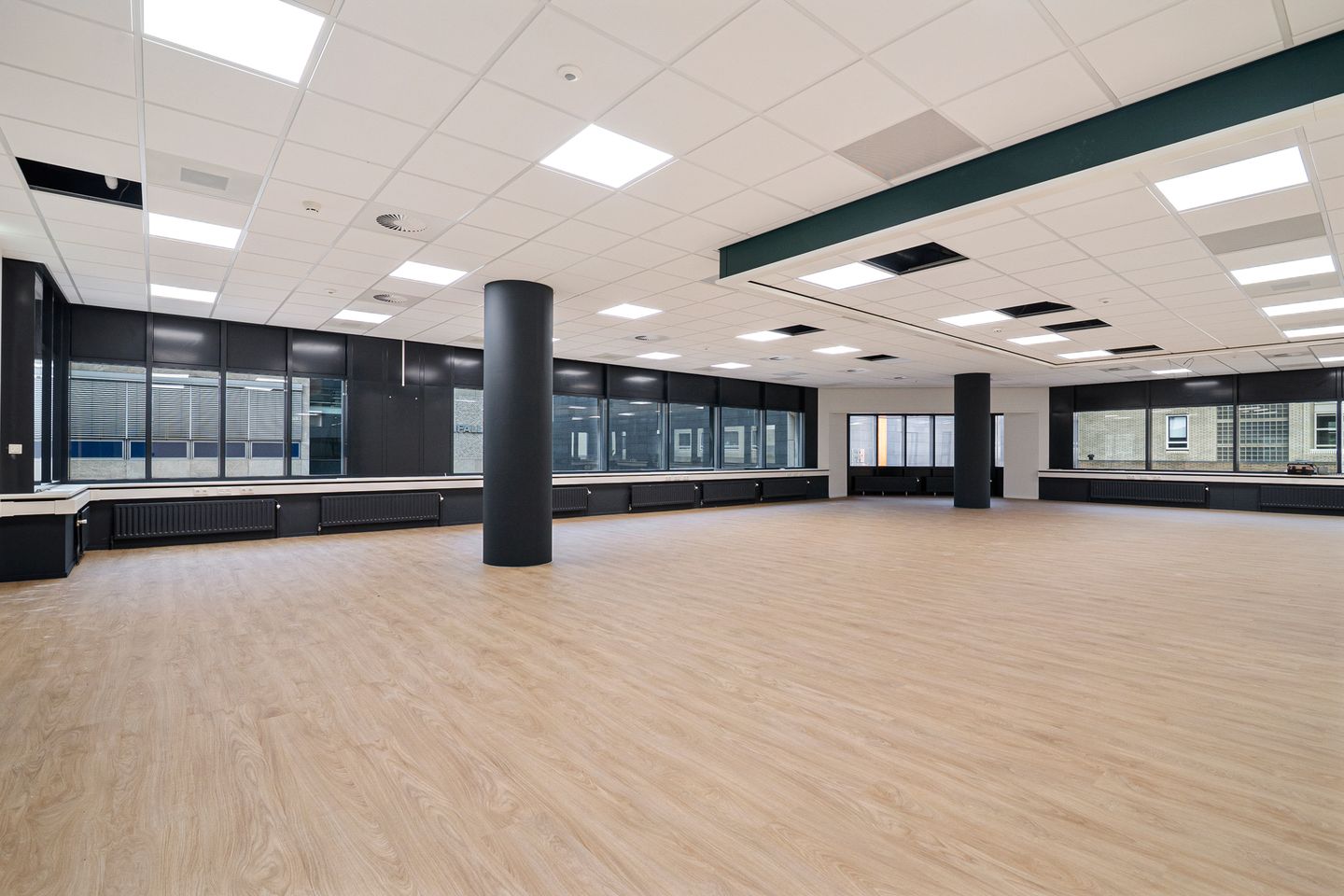 Bekijk foto 3 van Beursplein 1