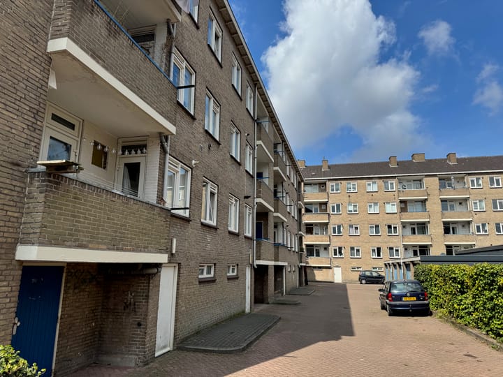 Photo 2 of Plataanstraat