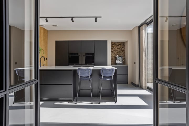 Photo 12 of Huygensstraat 99