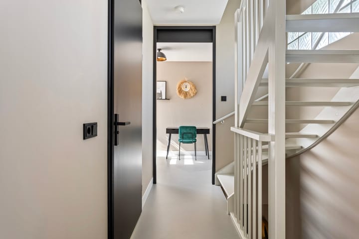 Photo 23 of Huygensstraat 99