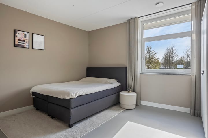 Photo 24 of Huygensstraat 99