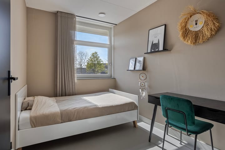 Photo 26 of Huygensstraat 99