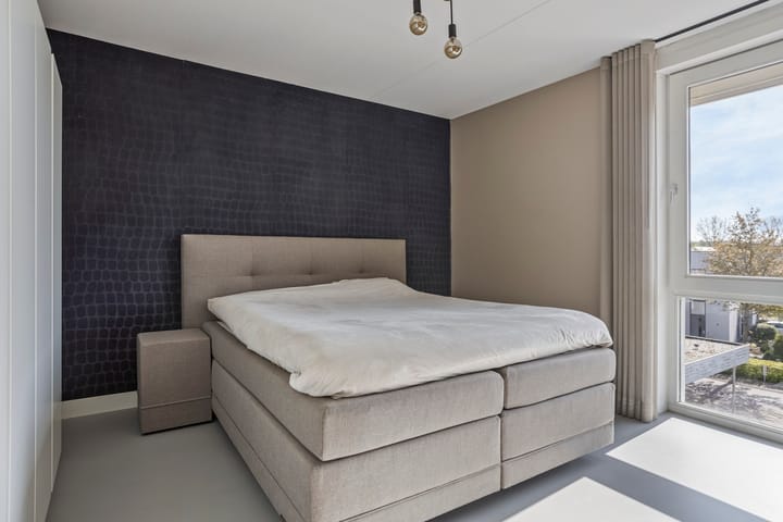 Photo 31 of Huygensstraat 99