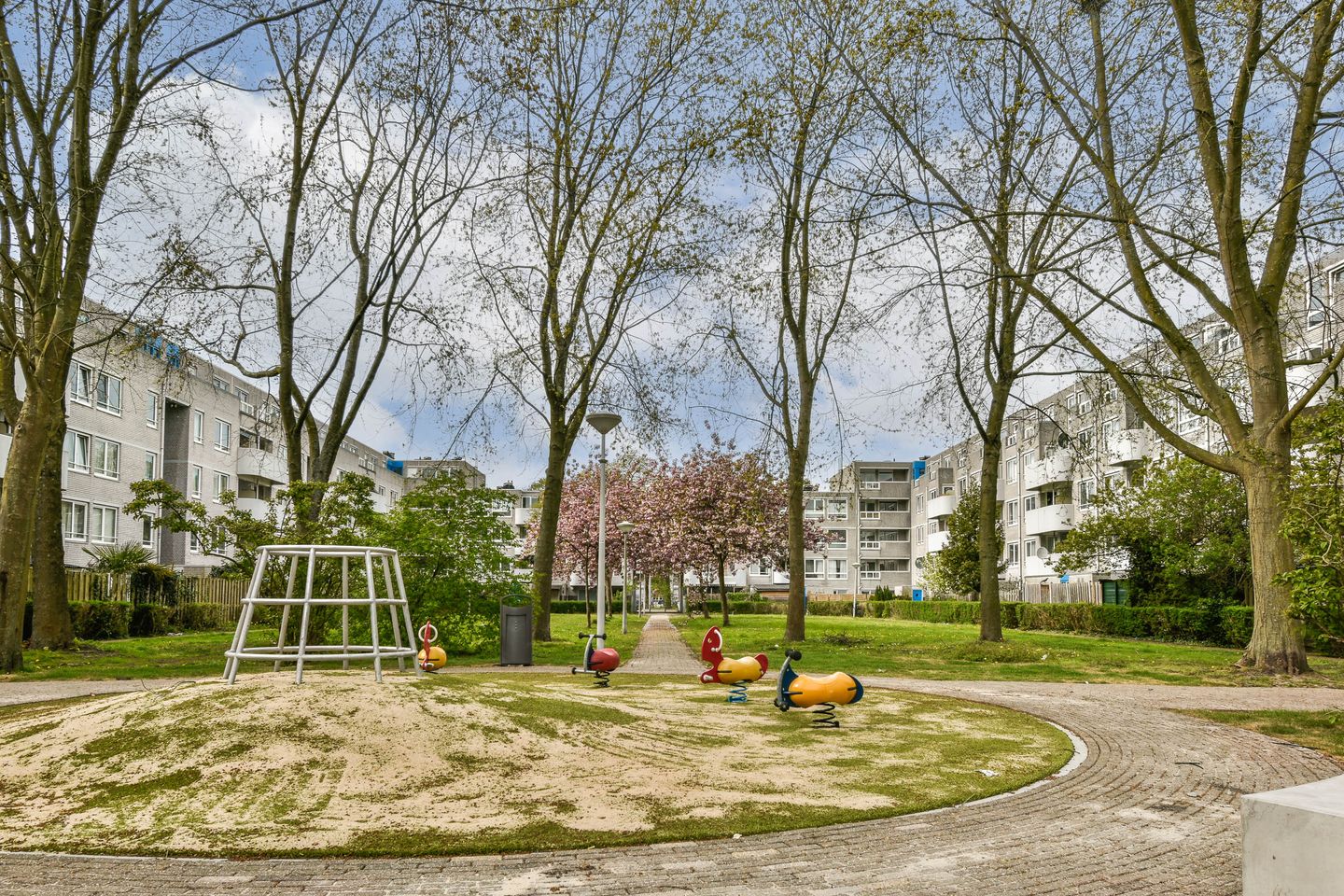 Photo 19 of Barbusselaan 95