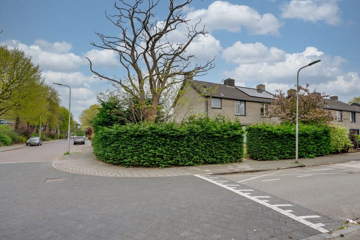 Photo 1 of van Oldenbarneveldtlaan 35