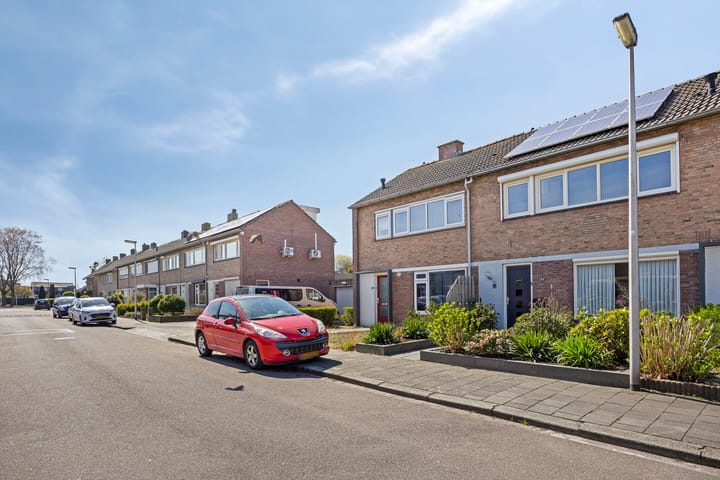 Foto 23 van Petuniastraat 31