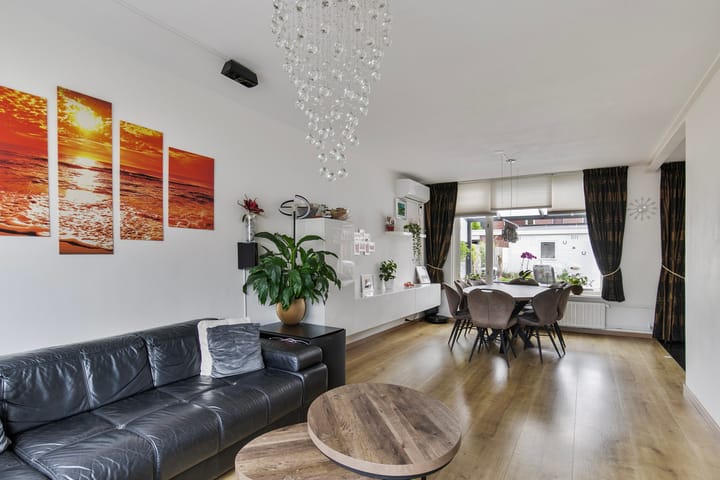 Foto 14 van Moeskroenstraat 79