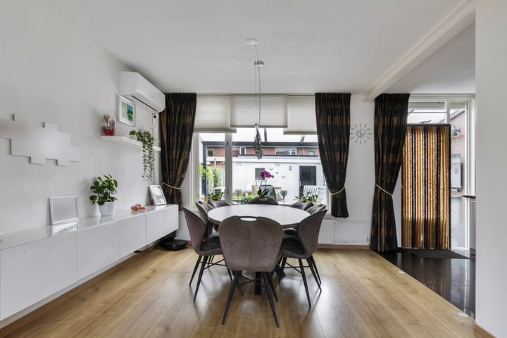 Foto 15 van Moeskroenstraat 79