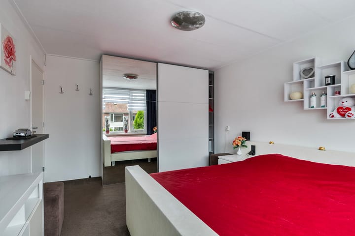 Foto 24 van Moeskroenstraat 79