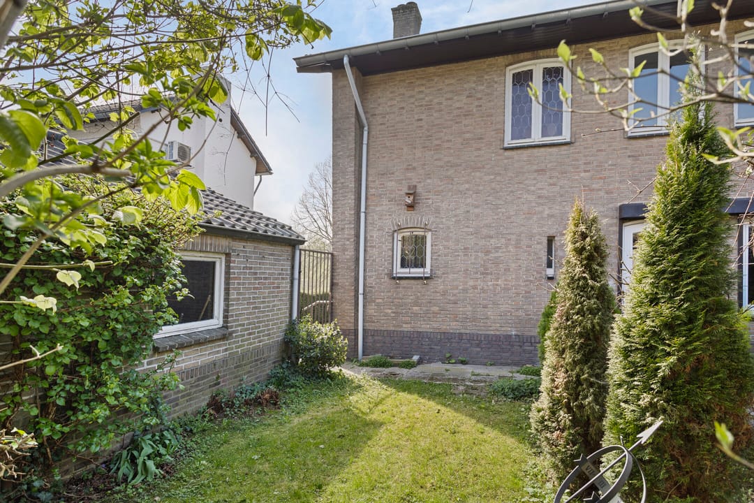 Foto 13 van Champs Elyseesweg 34