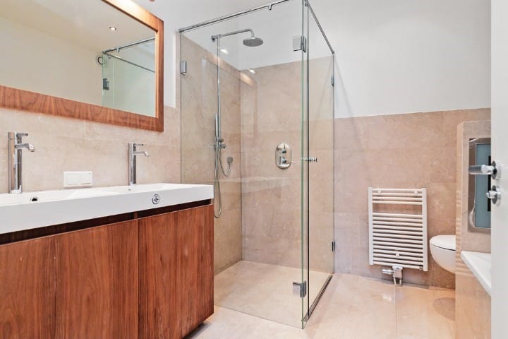 Photo 18 of Tesselschadestraat 13-C