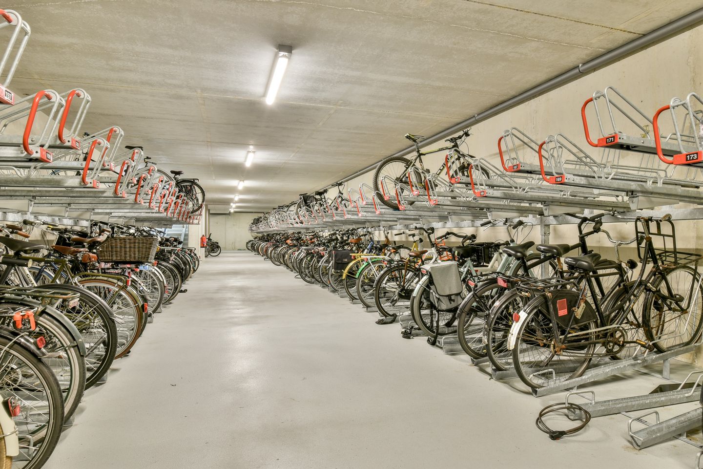 Foto 20 van Rosy Wertheimstraat 69