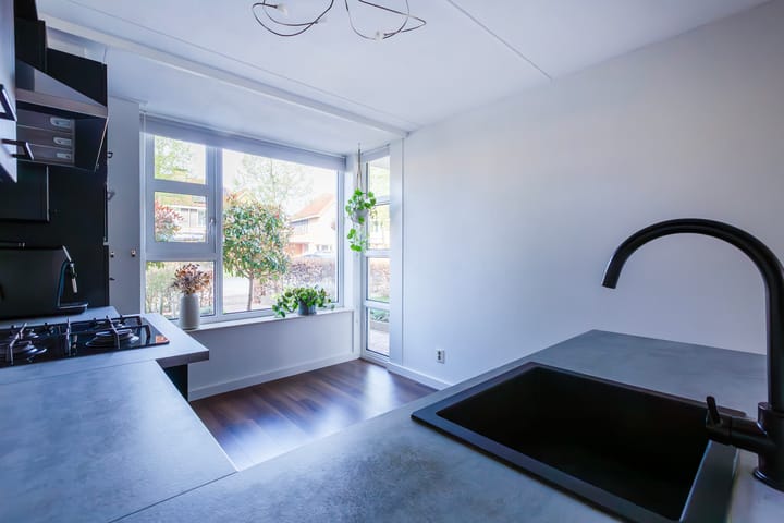 Foto 10 van De Gasperilaan 55