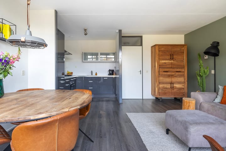 Photo 8 of Huzarenstraat 42