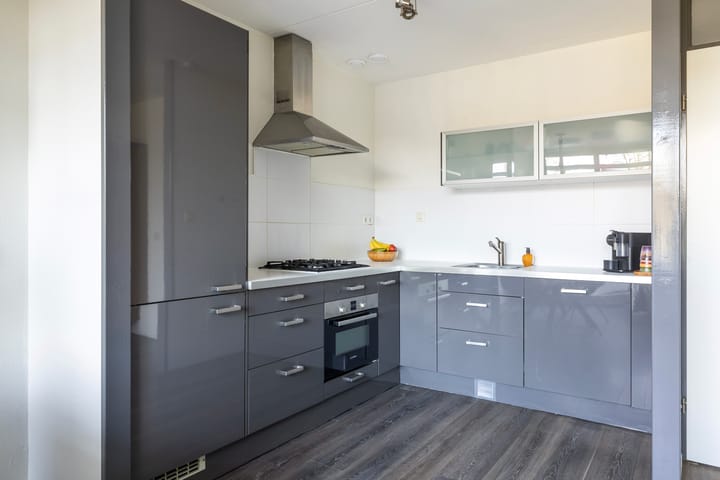 Photo 9 of Huzarenstraat 42