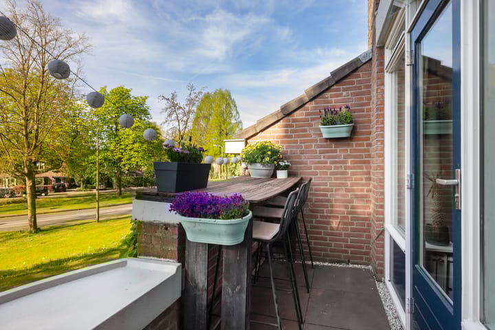 Photo 12 of Huzarenstraat 42
