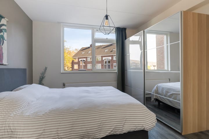 Photo 16 of Huzarenstraat 42