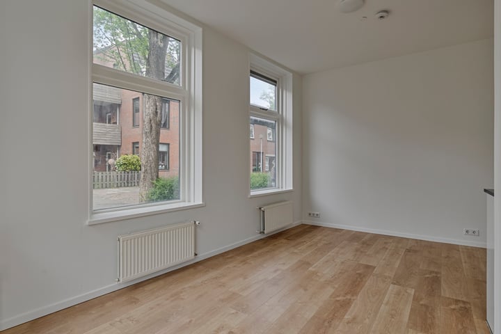 Foto 4 van Middenstraat 2
