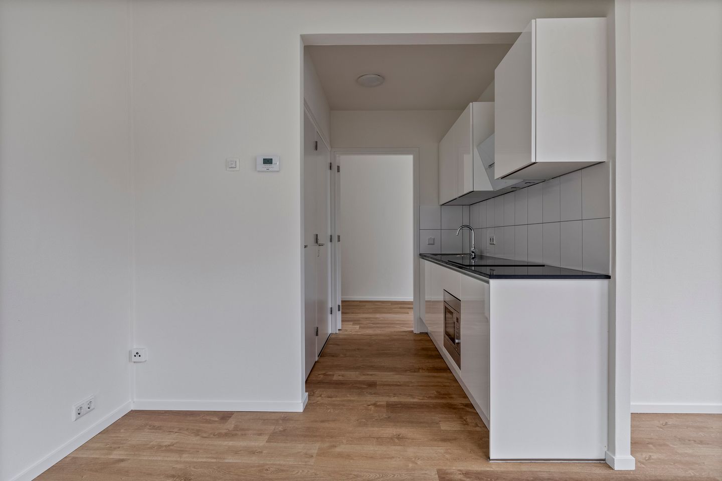 Foto 10 van Middenstraat 2