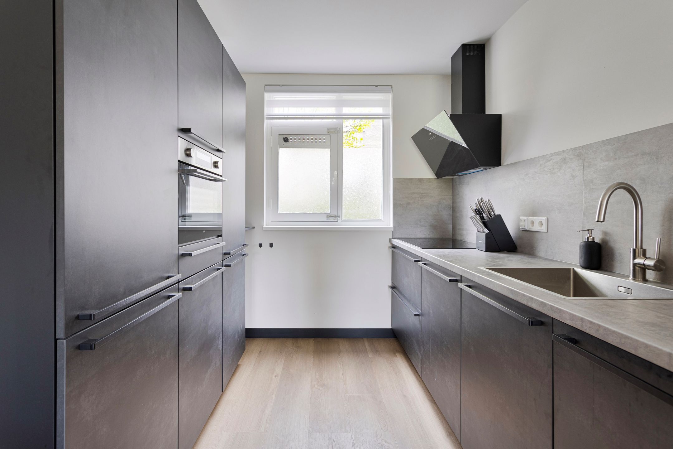 Foto 3 van Henry Moorepassage 23