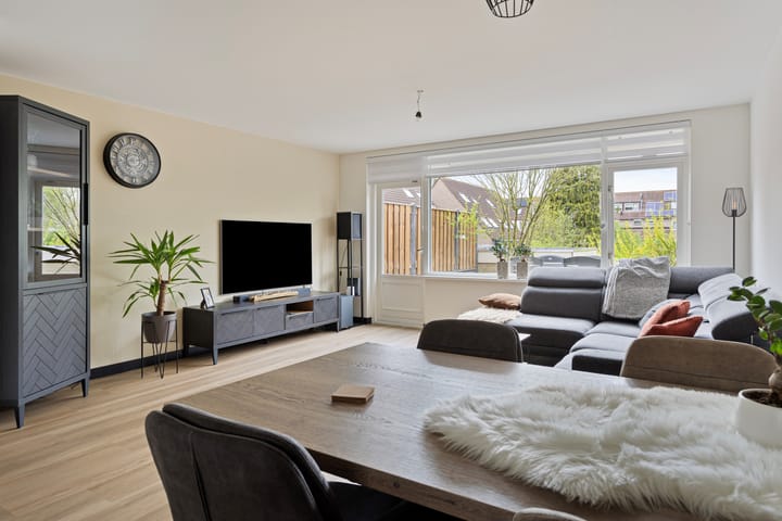 Foto 2 van Henry Moorepassage 23