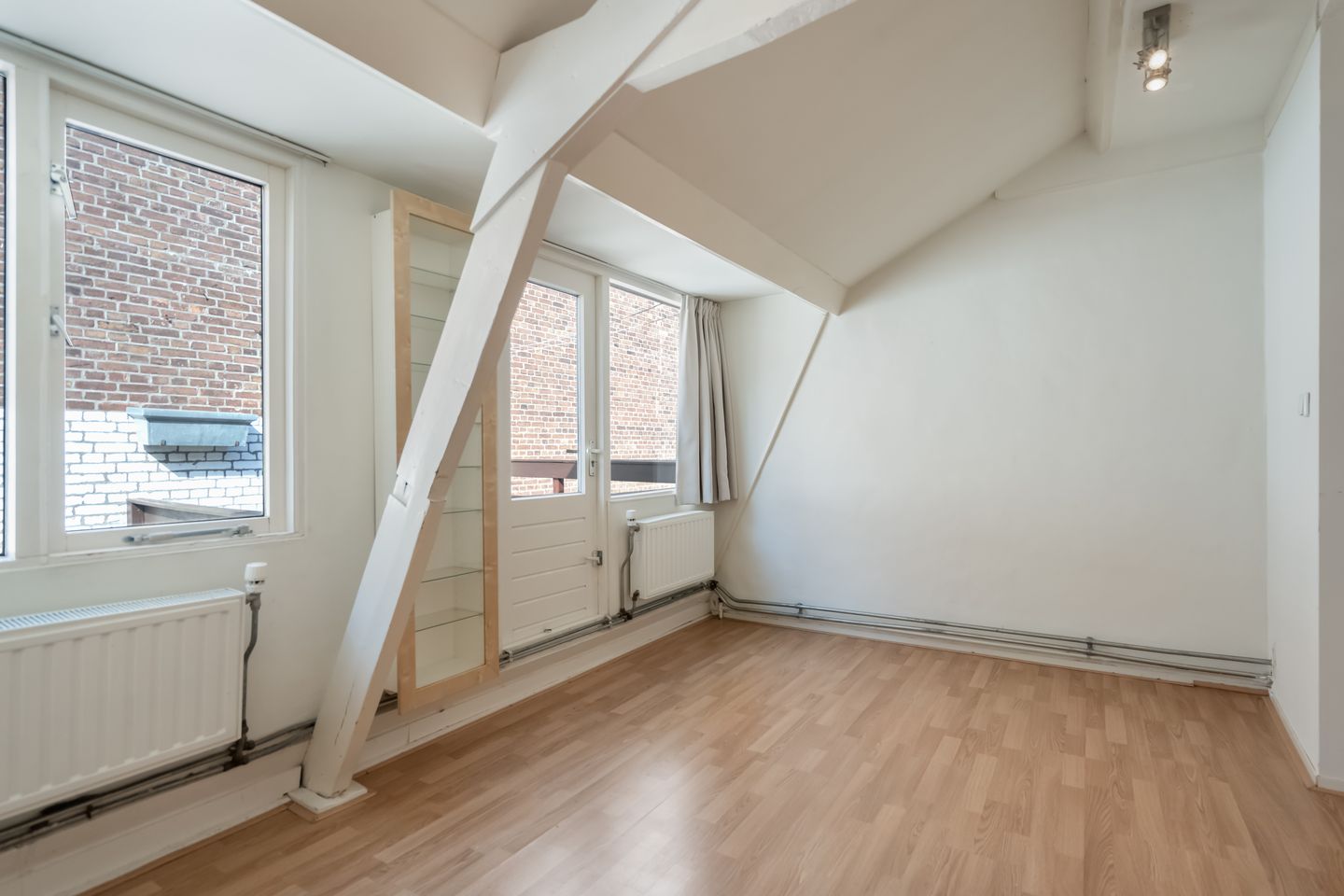 Photo 20 of Raamstraat 15