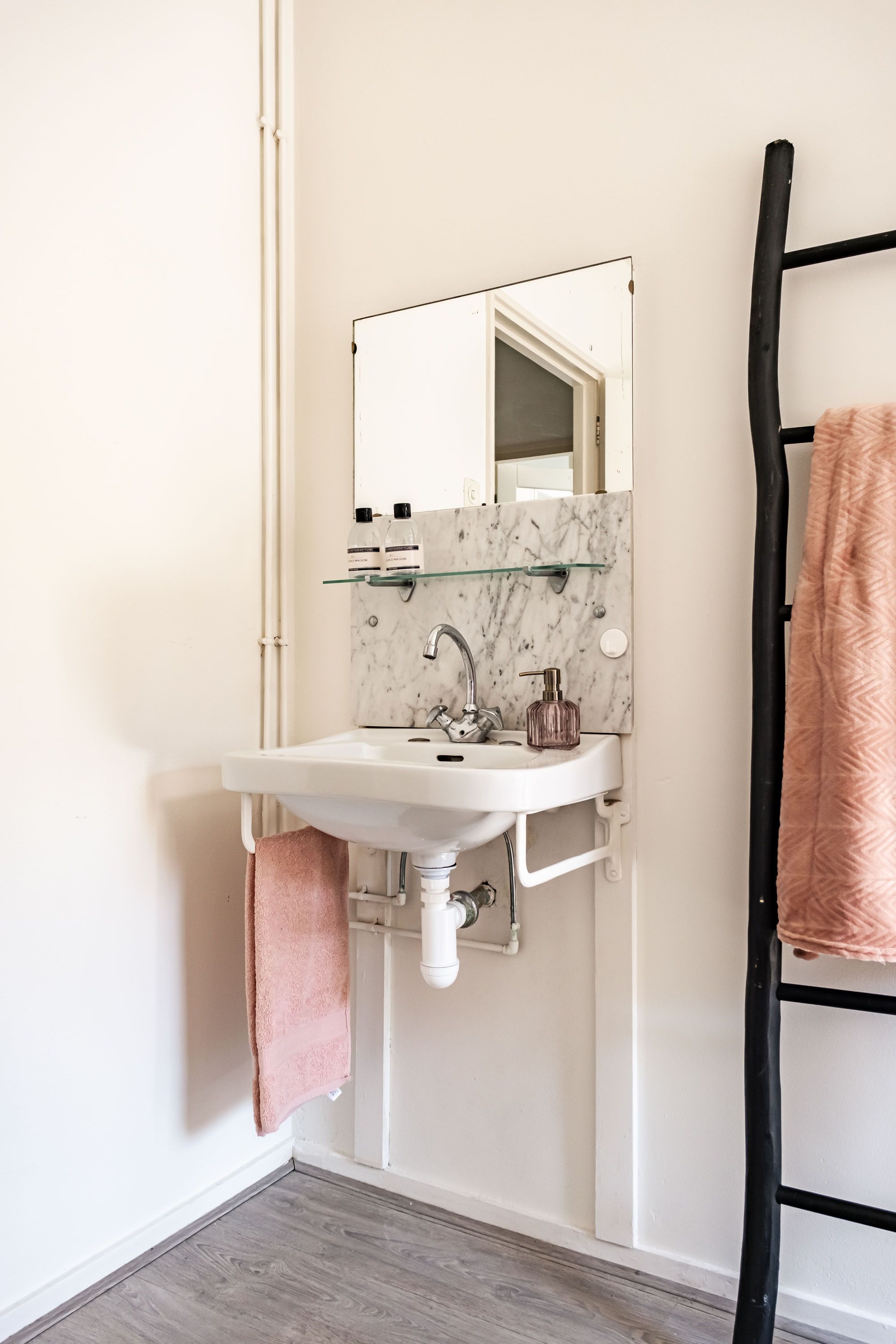 Photo 21 of Antillenstraat 5